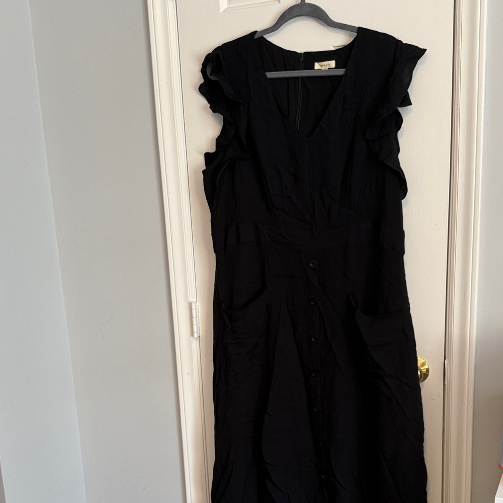 Gilli Black Ruffle Sleeve V-Neck Midi Dress